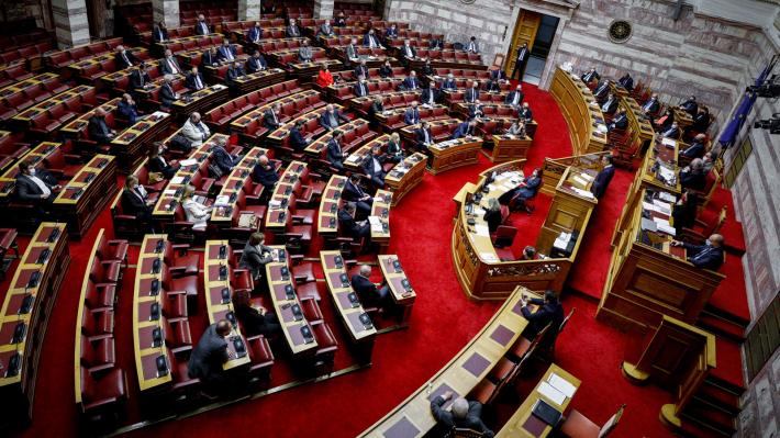 Βουλή: Υπερψηφίστηκαν ο νέος κλιματικός νόμος και η οικονομική ενίσχυση στο ρεύμα μέχρι 600 ευρώ