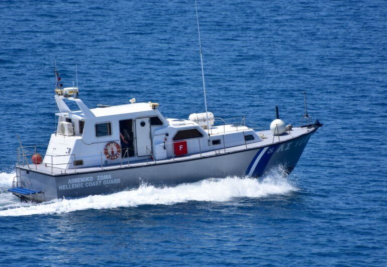19χρονος εντοπίστηκε και περισυνελέγη από σκάφος του Λιμενικού Σώματος σε θαλάσσια περιοχή της Αχάτας