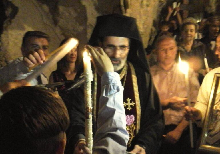 Στις 21.00 η Ανάσταση στη σπηλιά του Αγίου Μηνά από τον Αρχ. π. Επιφάνιο Χριστοδουλάκη
