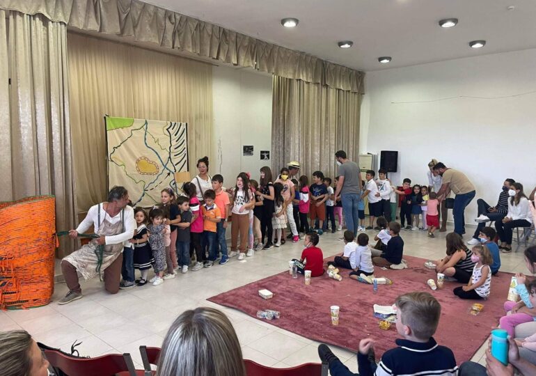 Τα "ΠΑΡΑΜΥΘΙΑ ΓΙΑ ΝΑ ΣΠΑΤΕ ΚΕΦΙ " ξεσήκωσαν μικρούς και μεγάλους στο Απέρι Καρπάθου!