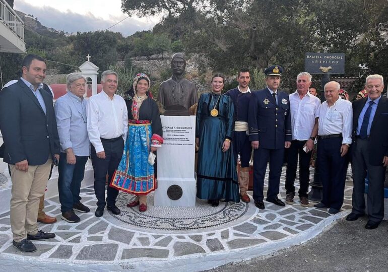 Ο Μάνος Παναγιώτου κι όλο το ΔΣ της ΟΜΟΝΟΙΑΣ Αττικής ευχαριστούν τον Αρχιτέκτονα Φράνκι Αντιμησιάρη, για τη συμβολή του στην κατασκευή του μνημείου ΧΑΤΖΗΛΙΑ ΟΙΚΟΝΟΜΟΥ