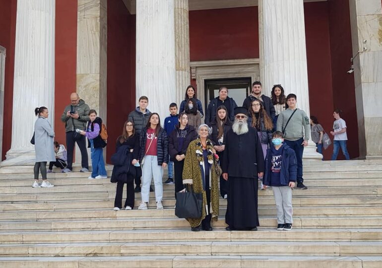 Στο Εθνικό και Αρχαιολογικό Μουσείο της Αθήνας ξεναγήθηκαν οι εκδρομείς από τις Πυλές Καρπάθου