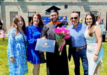 Ο Μηνάς Σακέλλης Σακελλάκης αποφοίτησε μηχανολόγος από το  SUNY Maritime College - Οι ευχές των γονιών που γίνονται και δικές μας!