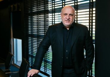 Ο Μιχάλης Μαυρολέων και η A&M Architects, για το γραφείο της Καρπάθου PEZULA, αναζητά συνεργάτες