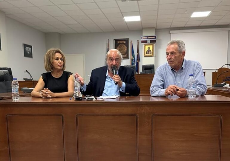 Γιώργος Νικητιάδης, Ελευθερία Οίκουτα και Μιχάλης Χανιώτης σε πολιτική εκδήλωση στην Κάρπαθο
