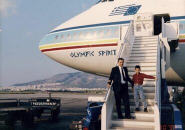 Ο Καρπάθιος πιλότος Γιώργος Νιωτής στο πιλοτήριο του  Boeing 747-200 (αρχείο-video Μηνάς Κωνσταντίνου)