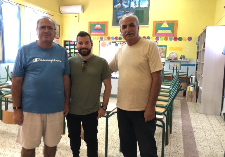 Σε σχολεία της Καρπάθου "Η ΚΑΡΠΑΘΟΣ ΜΠΡΟΣΤΑ" και ο υπ. Δήμαρχος Γιώργος Αναστασιάδης  