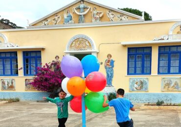 Φωτεινή Λαμπρίδη﻿: Διαφάνι Καρπάθου / «Κλείνει το σχολείο που φτιάξαμε με τα χέρια μας»