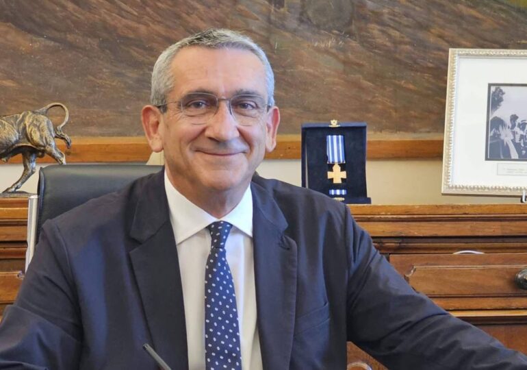 Περιφέρεια Νοτίου Αιγαίου: Υπογραφή εργολαβικής σύμβασης για το έργο των πλακοστρώσεων στο νησί της Η.Ν.Κάσου