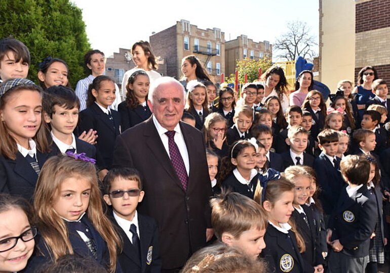 Ο απόδημος Ελληνισμός, πενθεί το πέρασμα του Νίκου Ανδριώτη απ’ αυτή την ζωή