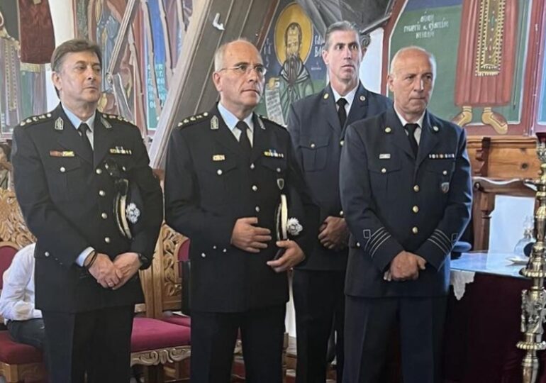 Ο Μανώλης Καζαμίας, Αστυνομικός Διευθυντής Δωδεκανήσου, στην Κάρπαθο για την εορτή του Μητροπολίτη κ. Αμβροσίου