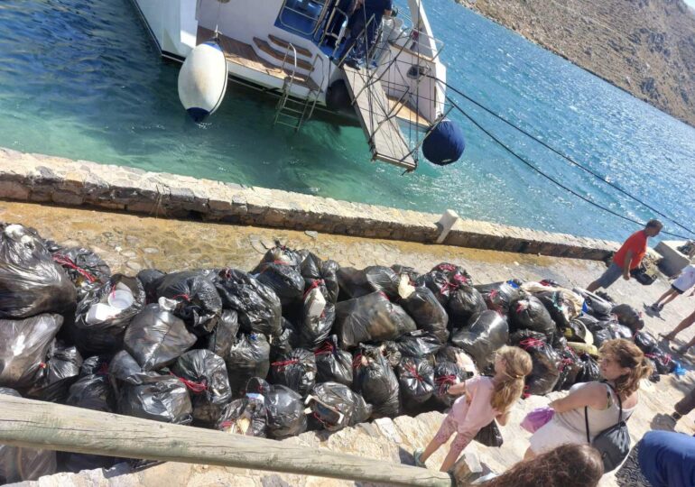 Σπουδαία εθελοντική προσπάθεια καθαρισμού του ΤΡΙΣΤΟΜΟΥ με συμμετοχή εθελοντών και του Λιμενικού Σώματος Καρπάθου