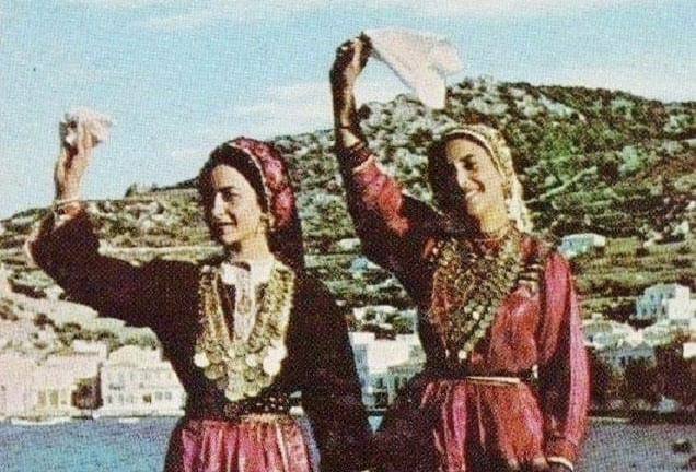 Η ιστορία μιας φωτογραφίας καρτ ποσταλ της Καρπάθου!