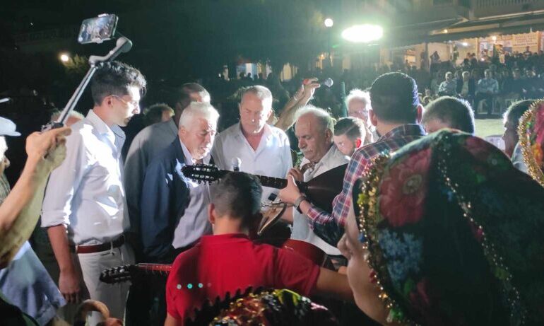 Αριστείδης Μιαούλης: Έντονη συγκίνηση στην πρωτότυπη εκδήλωση στο μώλο του Διαφανιου Καρπάθου