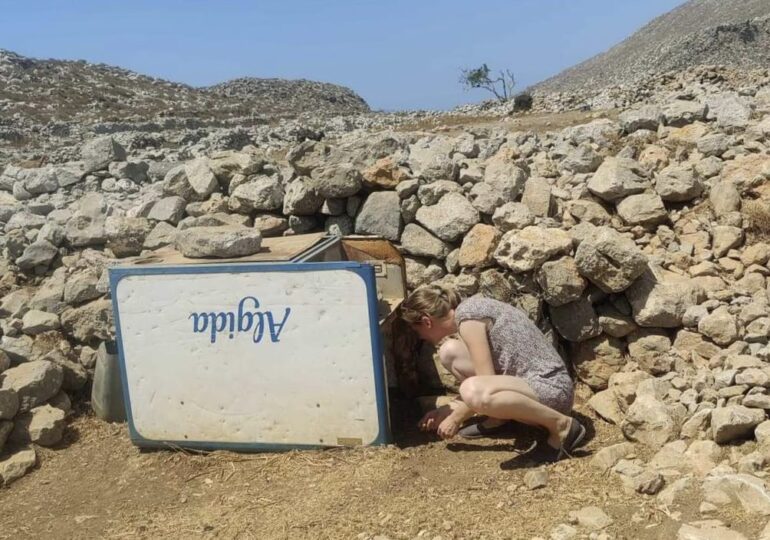 Svenja - Sonja: Από το Μόναχο στην Κάρπαθο για να φροντίσουν τα αδέσποτα ζώα συντροφιάς!