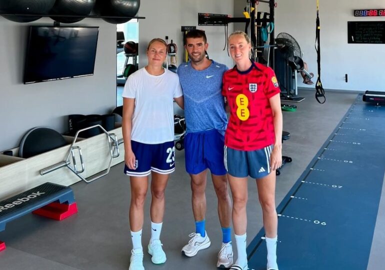 Στην Κάρπαθο για διακοπές δύο κορυφαίες ποδοσφαιρίστριες της Manchester United!