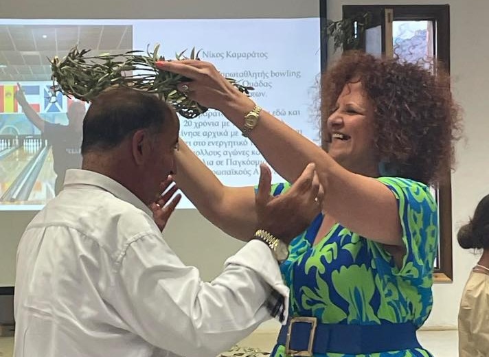 Ο Σύλλογος των ΑΠΑΝΤΑΧΟΥ ΑΡΚΑΣΙΩΤΩΝ τίμησε το Νίκο Καμαράτο και παρουσίασε παιδικό βιβλίο της Άννας Μ. Γιαβάση!