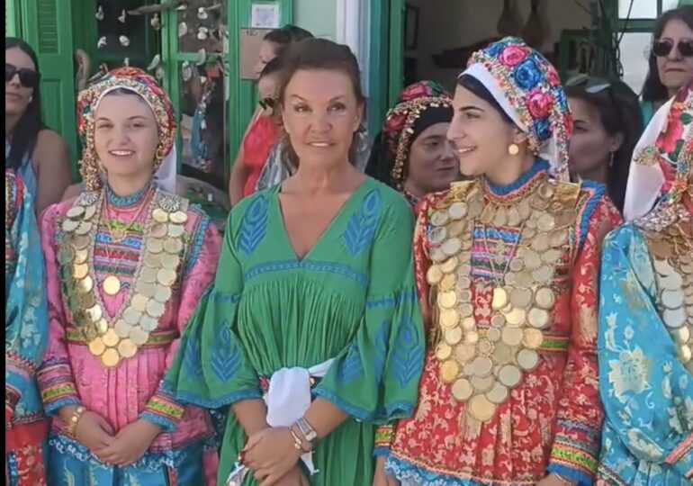 Διακοπές στην Κάρπαθο και 15αυγουστο στην Όλυμπο για την Βάνα Μπάρμπα