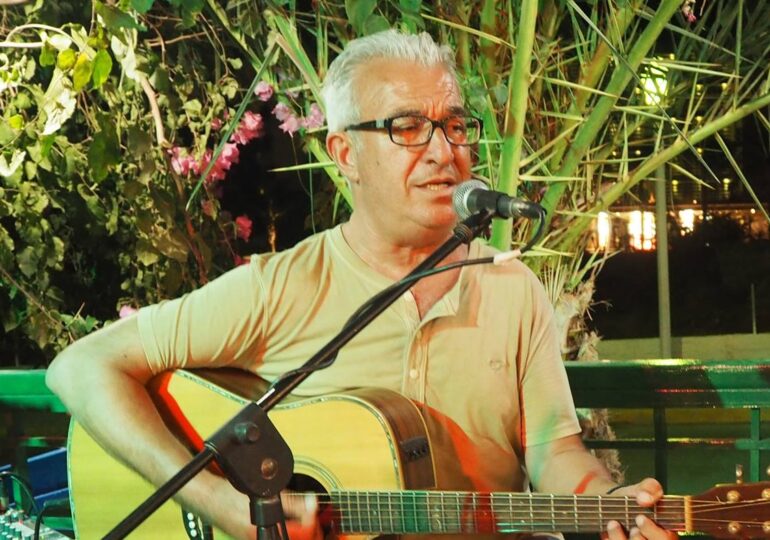 ΚΑΡΠΑΘΟΣ: Με το "κόκκινο γαρύφαλλο" θα ανοίξει η αφιερωματική συναυλία στον Γιάννη Πάριο – Guest star ο Χρόνης Πανάρετος