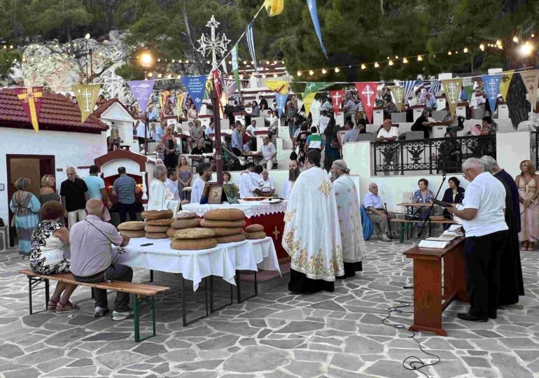 Πωλ Βιττωρούλης: Εσπερινός στη Λαρνιωτισσα (pics)