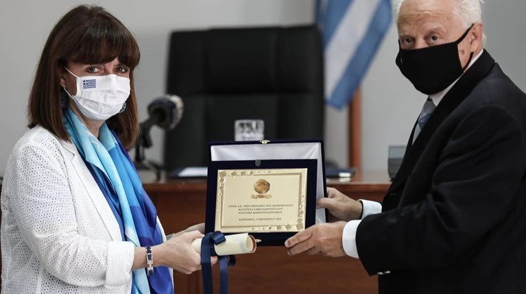 Η Κατερίνα Σακελλαροπούλου θα επισκεφθεί την ΚΑΡΠΑΘΟ ως επίτιμη δημότης της!