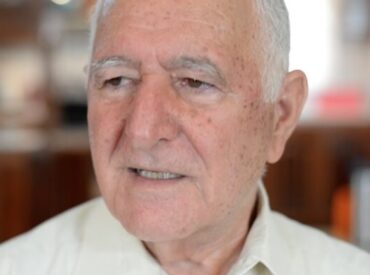 &Mu;&alpha;&nu;ώ&lambda;&eta;&sigmaf; &Kappa;&alpha;&sigma;&sigma;ώ&tau;&eta;&sigmaf;: "&Mu;&iota;&alpha; &Pi;&rho;&omega;&tau;&omicron;&mu;&alpha;&gamma;&iota;ά 82 &Mu;ά&eta;&delta;&epsilon;&sigmaf; &pi;ί&sigma;&omega;"