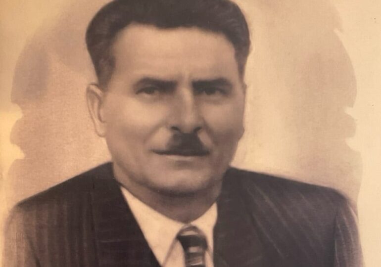 Καφενείο:"Πειραιεύς" του αείμνηστου Γιάννη Περάκη - Οι μαντινάδες του καπετάν Μανώλη Νικολάκη