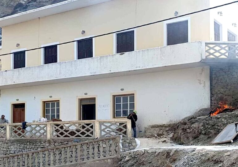 Ξεκίνησαν οι εργασίες ανακαίνισης των γραφείων του Συνδέσμου Τουριστικών Επιχειρήσεων ΟΛΥΜΠΟΥ - ΔΙΑΦΑΝΙΟΥ ΚΑΡΠΑΘΟΥ  στο συγκρότημα του κοινοτικού μεγάρου Ολύμπου