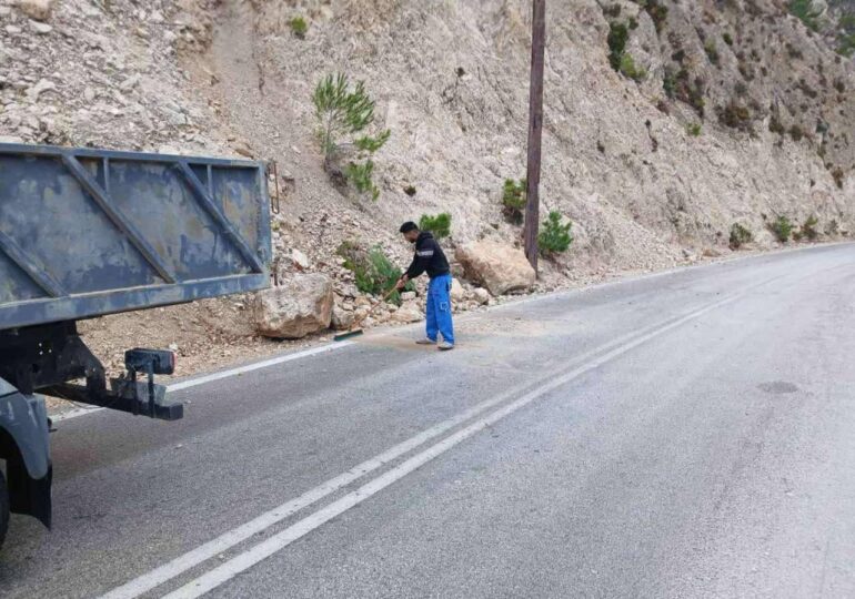 Επαρχείο Καρπάθου-ΗΝ Κάσου: Κατολισθήσεις στον επαρχιακό δρόμο Απέρι -Σπόα (θέση Λιμενάρι)