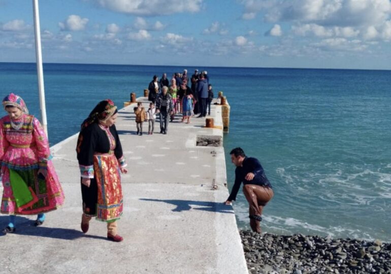 Ο λιμενικός Γιώργος Σγουρομαλλης έπιασε τον Σταυρό στο Διαφάνι Καρπάθου! (pics)