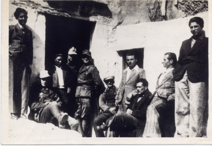 Μανώλης Κασσώτης: Οι Γερμανοί αποχωρούν από την Κάρπαθο (Also in English)