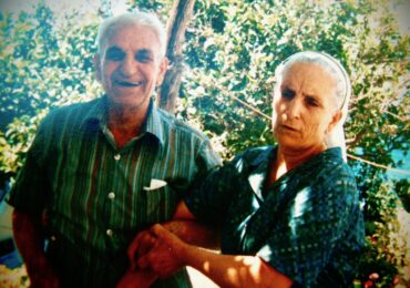 Στον καφενέ του Ζαχάρη, δίπλα στη Βαγγελίστρα στα Πηγάδια της Καρπάθου!