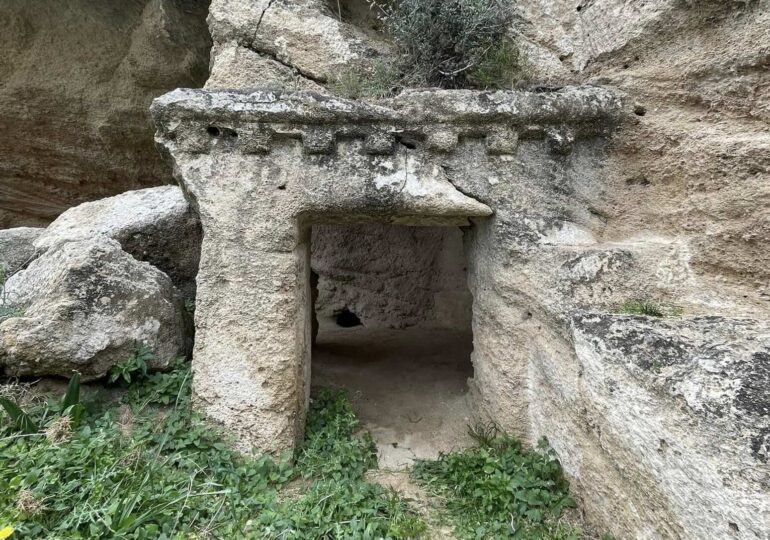 Ο «Τάφος του Ποσειδώνα» και τα αρχαιολογικά μυστήρια της Καρπάθου