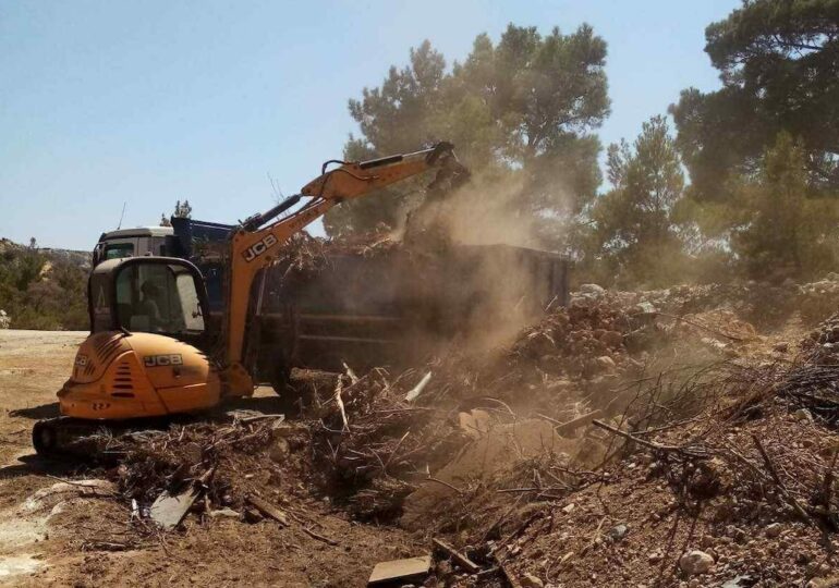 Επαρχείο Καρπάθου – Η.Ν. Κάσου: Συνεχίζεται ο καθαρισμός ρεμάτων (Μεσοχώρι)