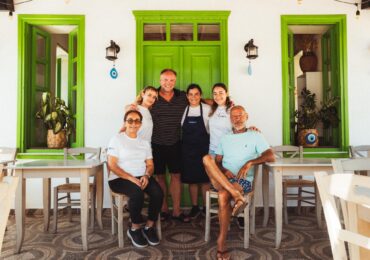 Μαγειρική και μουσική στο Immakolata Taverna Finiki με τον Αυστριακό καλλιτέχνη THOMAS STIPSITS
