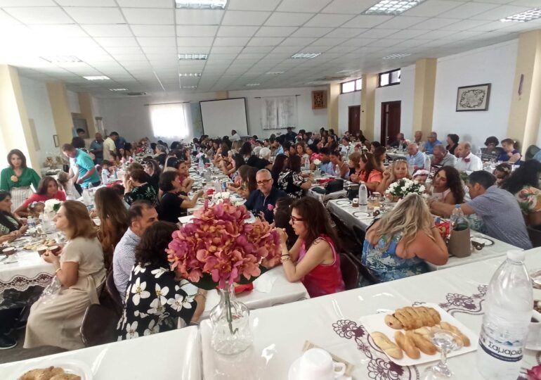 Με μεγάλη επιτυχία πραγματοποιήθηκε και φέτος η ετήσια γιορτή - θεσμός για τη Μητέρα και τον Πατέρα του Γυναικείου Συλλόγου Σπόων "Η Πρόοδος", με κεντρική ομιλήτρια την Κατερίνα Μαρινάκη