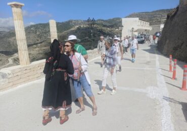 ΠΟΡΘΜΙΟΣ ΠΟΣΕΙΔΩΝ: Το Γαλλικό κρουαζιερόπλοιο έφτασε στο Διαφάνι! Εντυπωσιασμένοι οι επιβάτες από την Όλυμπο