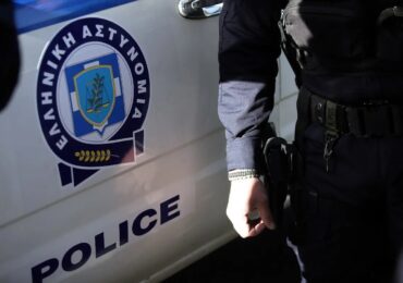 ΚΑΡΠΑΘΟΣ - Σύλληψη δύο ανηλίκων και της γιαγιάς τους για υπαίθριο εμπόριο χωρίς άδεια