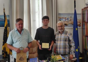 Ο  Φιλολογικός Σύλλογος Παρνασσός Βραβεύει τις μαθήτριες και μαθητές Ολύμπου Καρπάθου – Η.N. Κάσου – Μεγίστης (Καστελλόριζο)