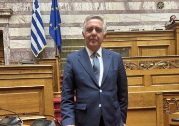 Για έβδομη συνεχή χρονιά ο Βασίλης Α. Υψηλάντης εκλέγεται Κοσμήτορας της Βουλής των Ελλήνων