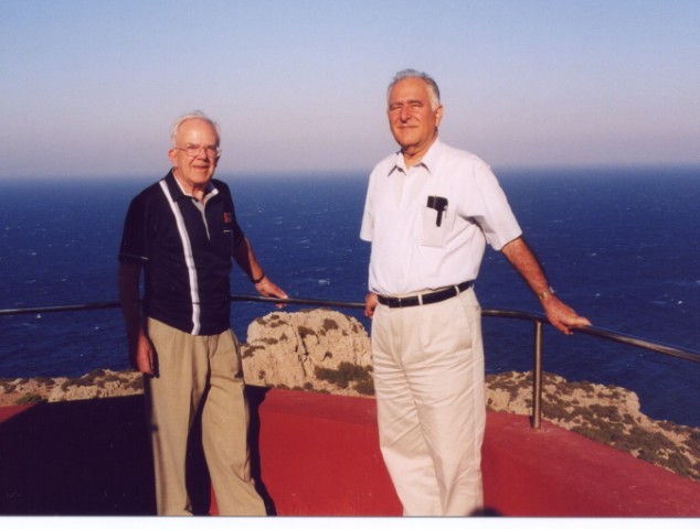 Μανώλης Κασσωτης: Οι Άγγλοι έρχονται στην Κάρπαθο (Also in English)