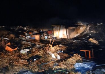 Νέα φωτιά σε ανεξέλεγκτη χωματερή στις Μενετές Καρπάθου – Τι συμβαίνει με τις παράνομες εστίες;