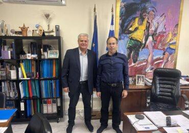 Σημαντικές επαφές Δημάρχου Καρπάθου σε Αθήνα & Ρόδο – Προχωρά η αντικατάσταση του ταρτάν στο στάδιο Απερίου