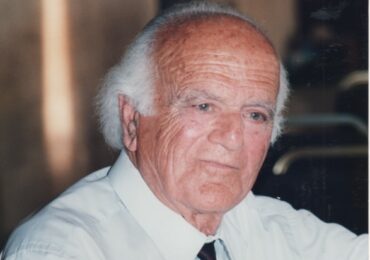 Μανώλης Κασσώτης: Επιφανείς Δωδεκανήσιοι στα Γράμματα (Also in English)