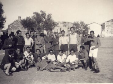 &Eta; &pi;&alpha;&rho;ά&delta;&omicron;&sigma;&eta; &tau;&eta;&sigmaf; &iota;&tau;&alpha;&lambda;&iota;&kappa;ή&sigmaf; &phi;&rho;&omicron;&upsilon;&rho;ά&sigmaf; &tau;&eta;&sigmaf; &Kappa;&alpha;&rho;&pi;ά&theta;&omicron;&upsilon; &tau;&omicron; '43 &kappa;&alpha;&iota; &omicron; Michele Memola, &tau;&omicron; &laquo;&Tau;&epsilon;&nu;&epsilon;&nu;&tau;ά&kappa;&iota;&raquo;
