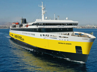 &Tau;&omicron; Smirna Di Levante &sigma;&tau;&eta; &theta;έ&sigma;&eta; &tau;&omicron;&upsilon; Blue Star Chios &mu;έ&chi;&rho;&iota; &tau;έ&lambda;&omicron;&sigmaf; &Mu;&alpha;&rho;&tau;ί&omicron;&upsilon;!