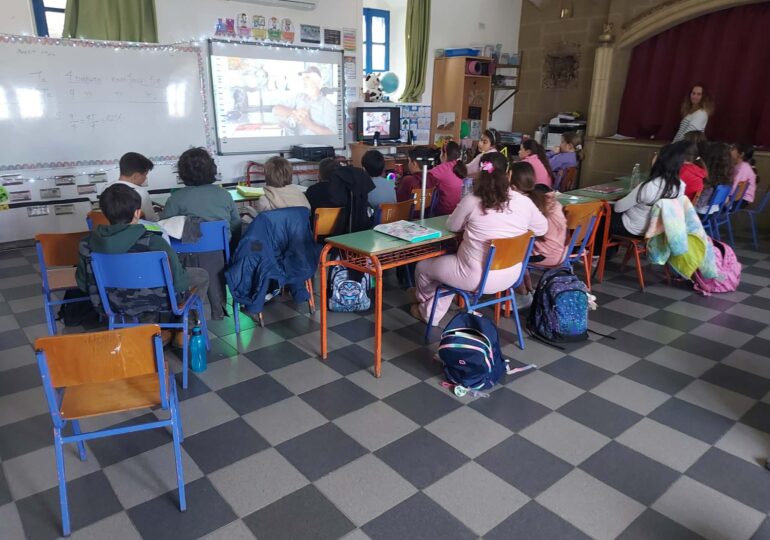 Οι μαθητές της Κάσου γνώρισαν την τέχνη της ξερολιθιάς μέσα από ένα ξεχωριστό ντοκιμαντέρ