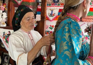 «Ρίξε τα μαλλιά σου πίσω να σε ’ω να σε γνωρίσω» - Γυναικεία μαλλιά: Συμβολικές και κοινωνικές διαστάσεις στην Όλυμπο Καρπάθου 