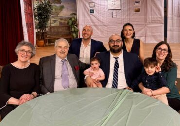 Ο Μανώλης Κασσώτης γράφει για την παρουσίαση του βιβλίου «Οι Μαντινάδες μου» του Φρίξου Βόζου (Also in English)