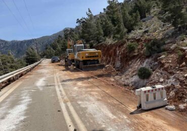 Έναρξη εργασιών διαπλάτυνσης στο οδικό τμήμα Απέρι – Σπόα, στη θέση «Κακιά Σκάλα»